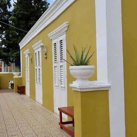 Historic Building The Palm Backyard Studio-Apartment Willemstad, Curacao Feel Home Away From Home ภายนอก รูปภาพ