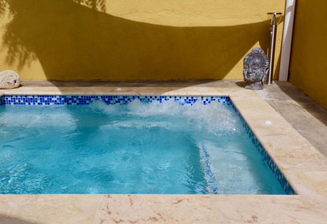 Historic Building The Palm Backyard Studio-Apartment Willemstad, Curacao Feel Home Away From Home ภายนอก รูปภาพ