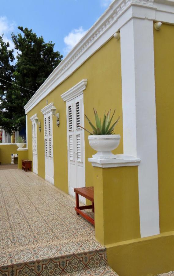 Historic Building The Palm Backyard Studio-Apartment Willemstad, Curacao Feel Home Away From Home ภายนอก รูปภาพ