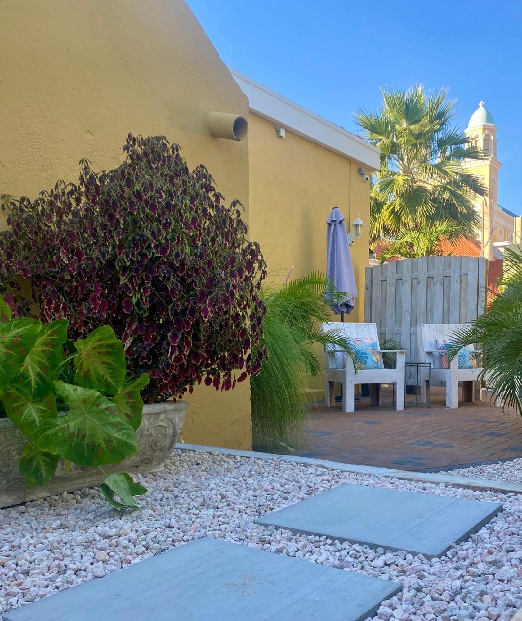Historic Building The Palm Backyard Studio-Apartment Willemstad, Curacao Feel Home Away From Home ภายนอก รูปภาพ